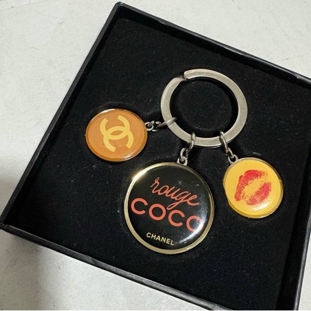 CHANEL Rouge Coco Key Holder - Black, Red, Orange